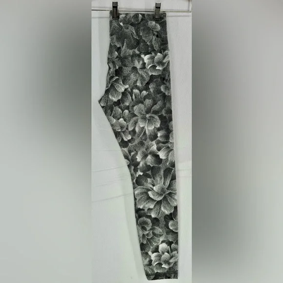 Athleta Women’s Elation Textured Tight black/white Florar Sz S/P Leggings Gym - Picture 3 of 9